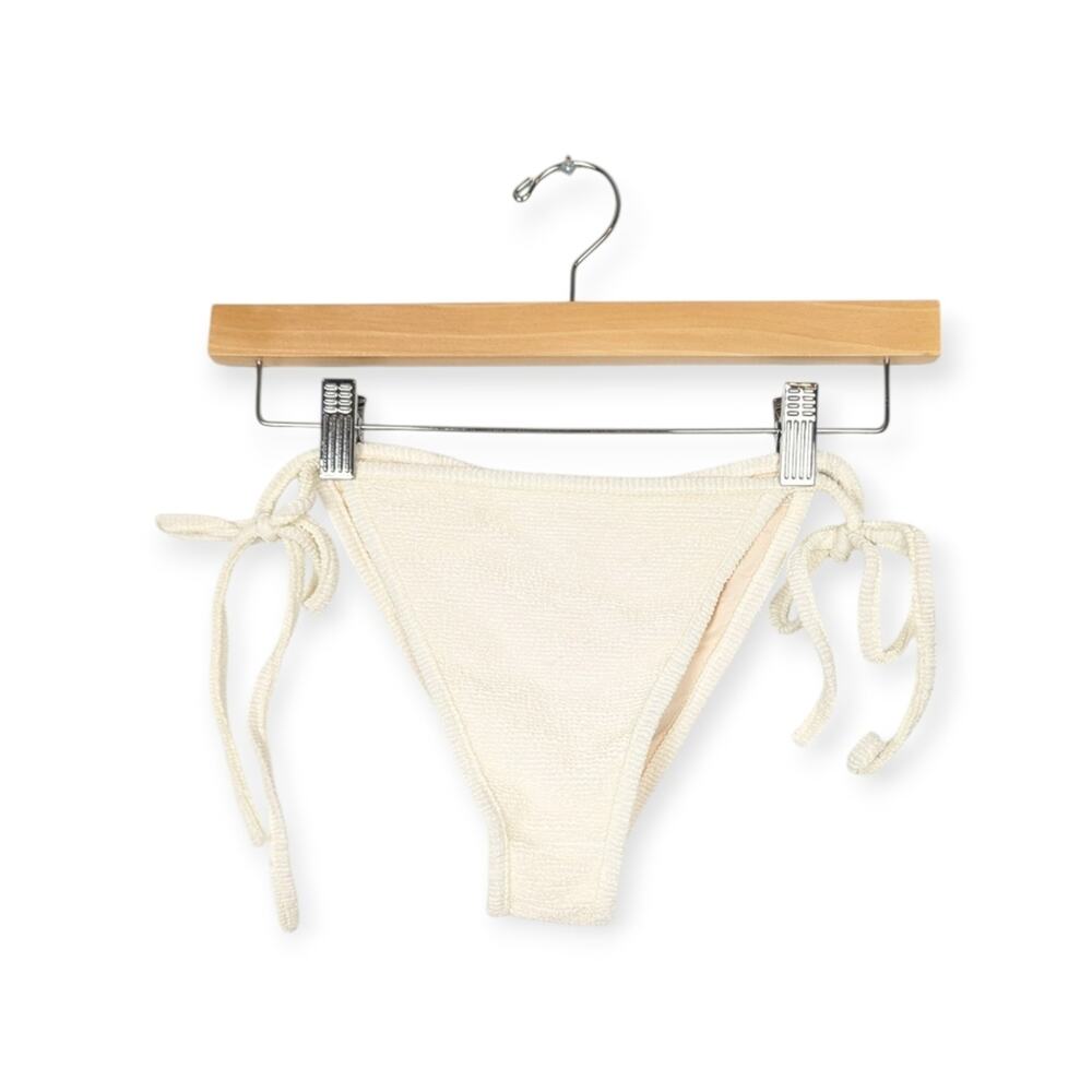 Faithfull The Brand Cream Hazel Seersucker Low-rise Bikini Bottoms Size M